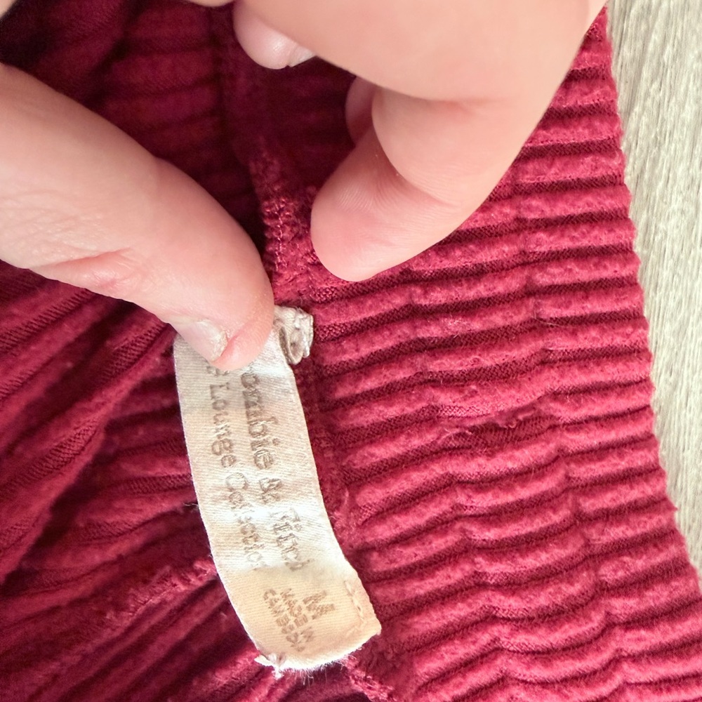 Abercrombie & Fitch Women's Deep Red Ribbed Sweater